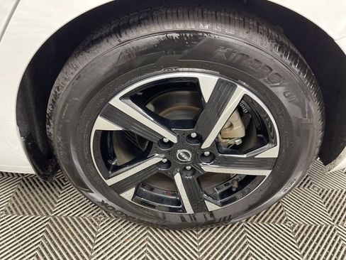 Used 2025 Nissan Sentra SV image 33