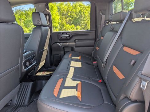 Used 2022 GMC Sierra 2500 AT4 w/ AT4 Preferred Package AWD/4WD image 16