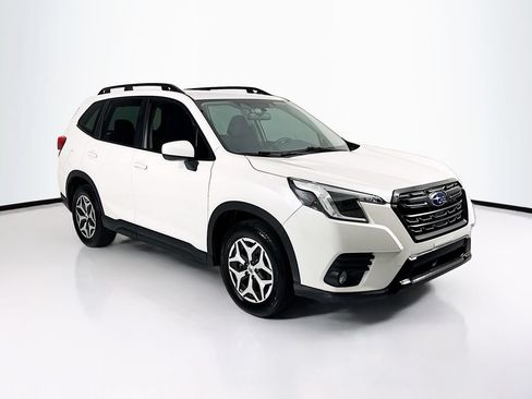 Used 2022 Subaru Forester Premium AWD/4WD image 3