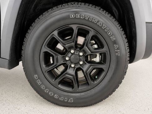 Used 2022 Jeep Cherokee Trailhawk w/ Sun, Sound & Nav Group AWD/4WD image 34