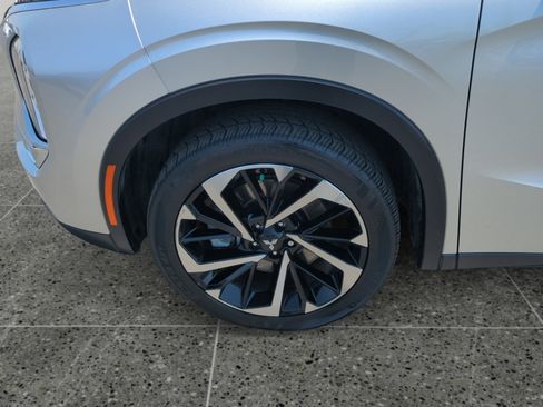 Used 2024 Mitsubishi Outlander SE image 14