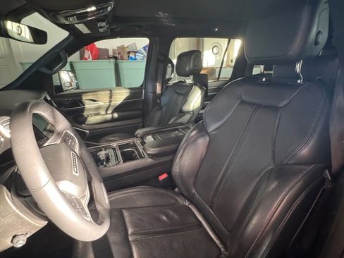 Used 2022 Jeep Wagoneer Series III w/ Premium Group I image 5