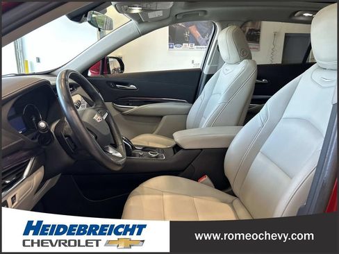 Used 2022 Cadillac XT4 Luxury w/ Cold Weather Package AWD/4WD image 13