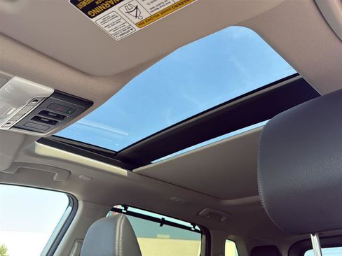 Certified 2025 Nissan Rogue SL w/ SL Premium Package FWD image 4