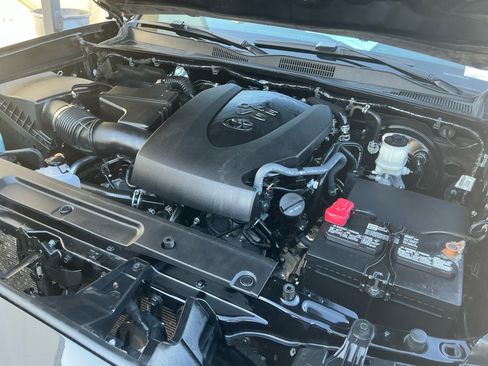 Used 2023 Toyota Tacoma TRD Sport image 21