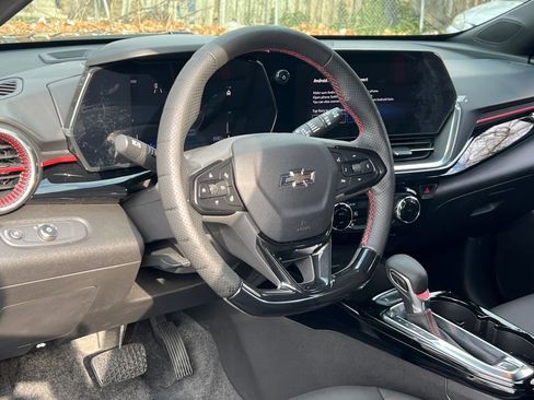 Used 2024 Chevrolet Trax RS image 16