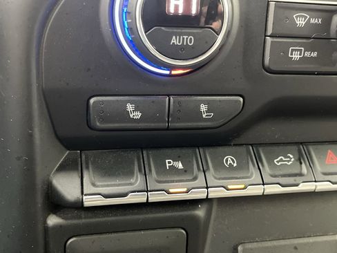 Used 2020 Chevrolet Silverado 1500 LT w/ Convenience Package image 21