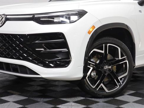New 2026 Volkswagen Tiguan SEL R-Line AWD/4WD image 4