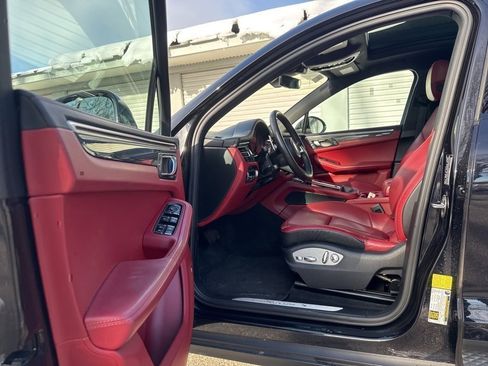 Used 2022 Porsche Macan S image 6