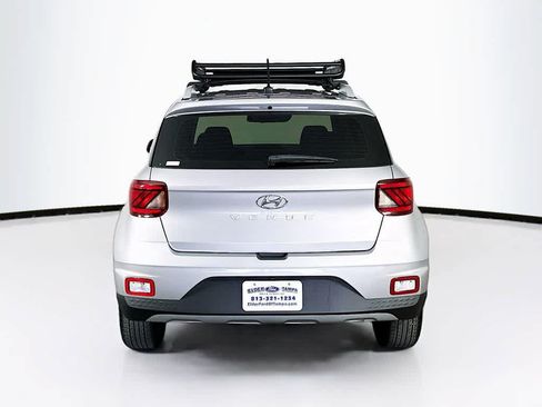 Used 2025 Hyundai Venue SEL FWD image 5