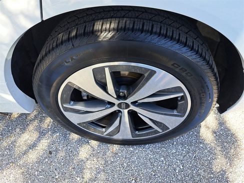 Certified 2024 Audi Q8 e-tron Premium Plus w/ Premium Plus Package image 29