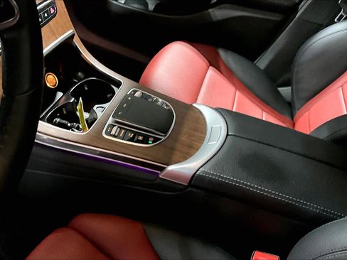 Used 2021 Mercedes-Benz GLC 300 4MATIC image 17