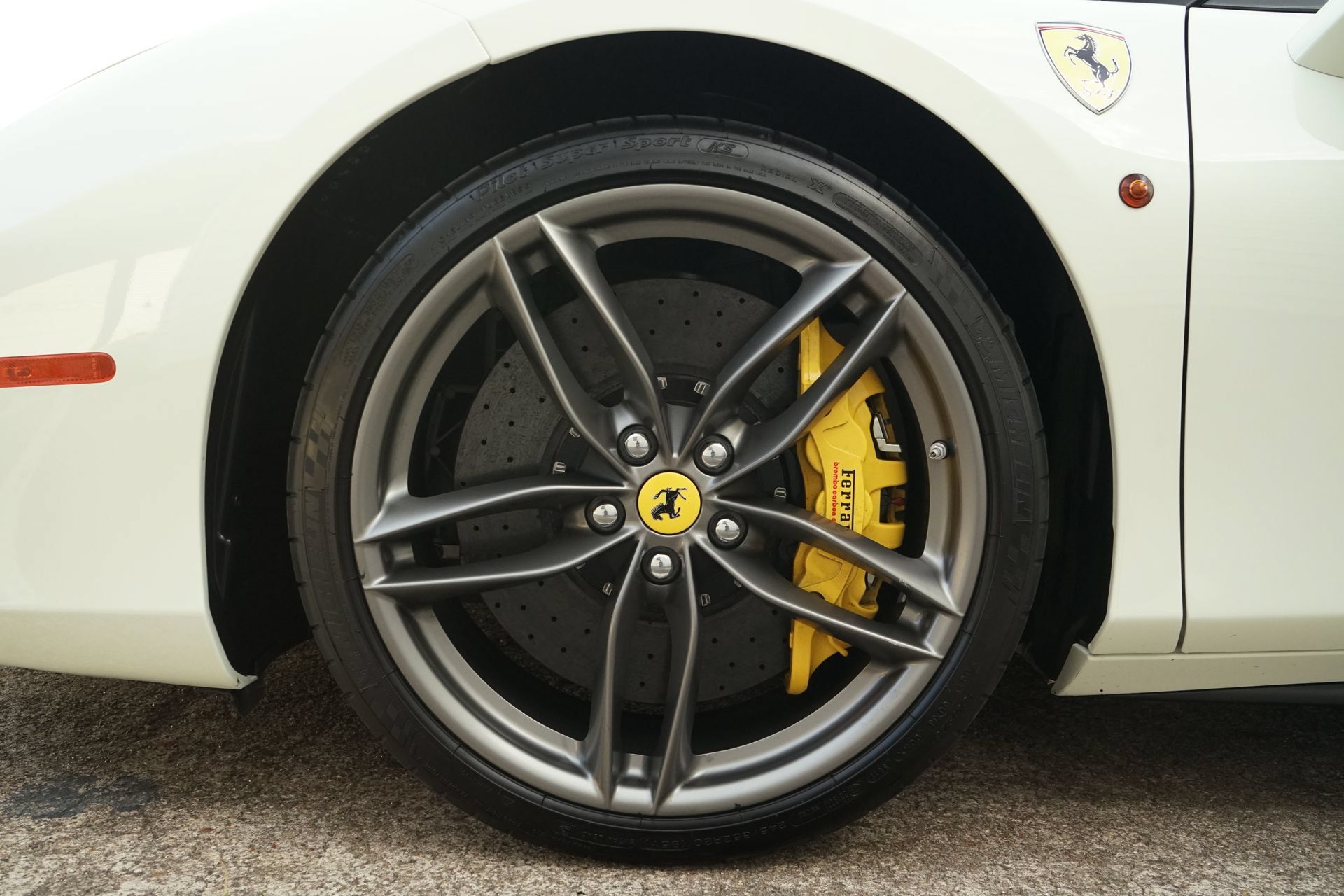 Used 2018 Ferrari 488 Spider RWD image 20