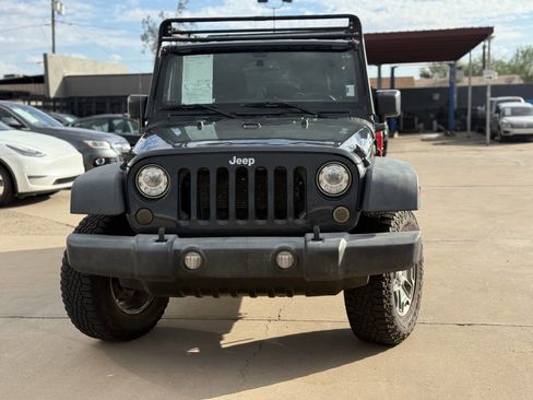 Used 2017 Jeep Wrangler Unlimited Rubicon w/ Connectivity Group image 12
