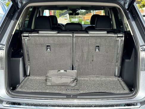 Used 2025 Volkswagen Atlas SEL Premium R-Line image 10