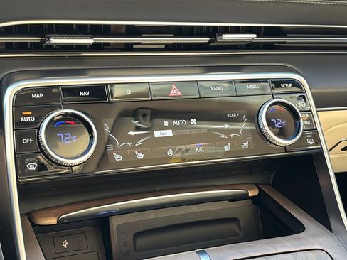 Used 2023 Genesis GV80 2.5T w/ Prestige 20" Package image 33