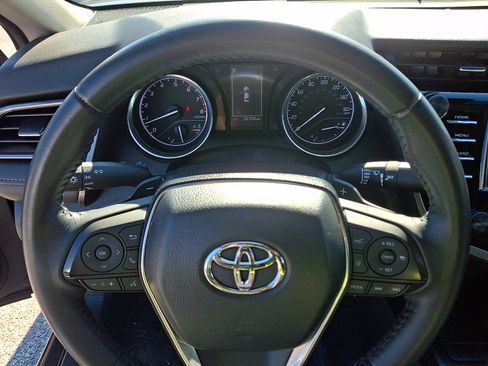 Used 2020 Toyota Camry SE image 19