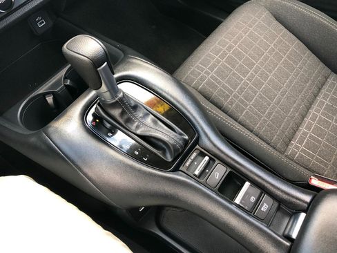Used 2025 Honda HR-V LX image 25