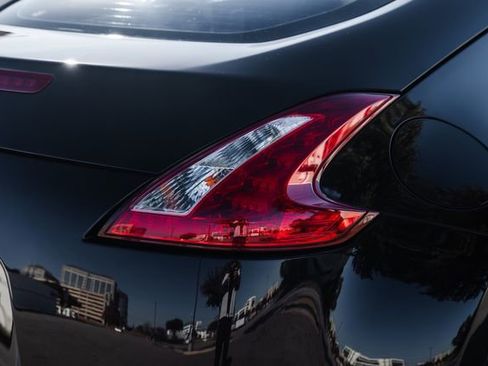 Used 2010 Nissan 370Z Touring image 41