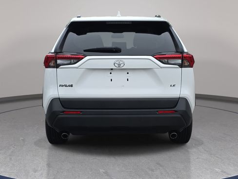 Used 2020 Toyota RAV4 LE FWD image 6