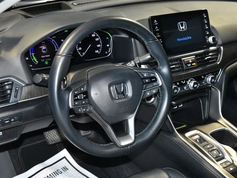 Used 2022 Honda Accord Touring image 2