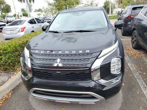 Used 2023 Mitsubishi Outlander SE Black Edition image 2