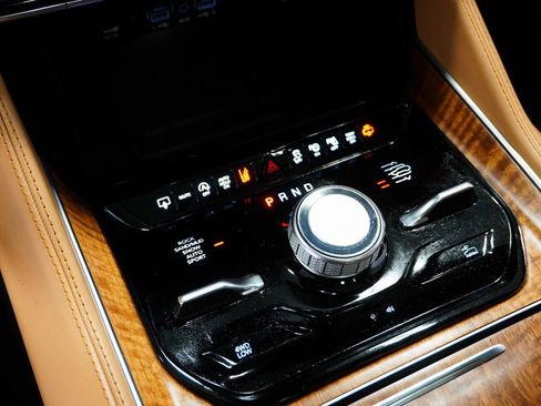 Used 2023 Jeep Grand Wagoneer Series III image 40