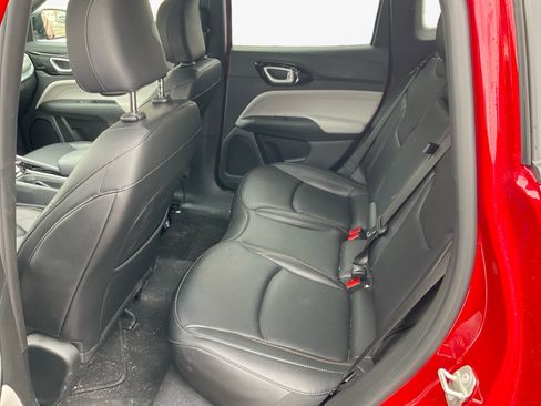 Used 2024 Jeep Compass Limited image 13