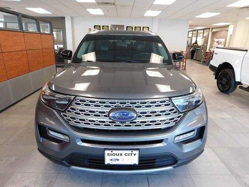 Certified 2022 Ford Explorer Limited w/ Equipment Group 301A image 2