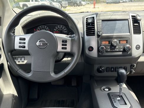 Used 2021 Nissan Frontier SV w/ Midnight Edition Floor Mats AWD/4WD image 4