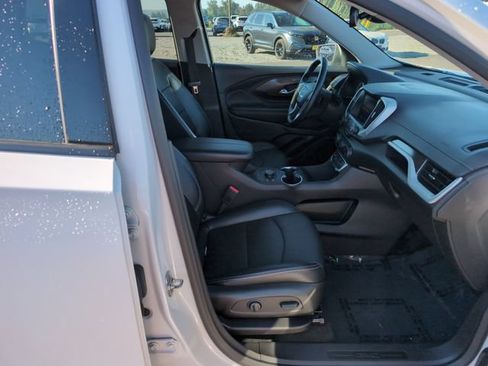 Used 2024 GMC Terrain SLT AWD/4WD image 10