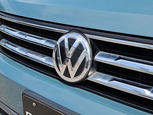 Used 2019 Volkswagen Tiguan SE FWD image 36