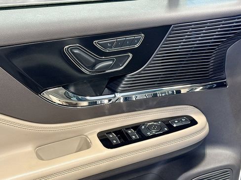 Used 2022 Lincoln Corsair AWD w/ Premium Package image 15