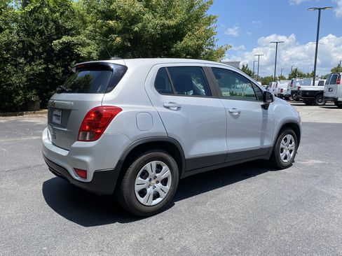 Used 2018 Chevrolet Trax LS FWD image 9