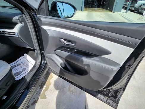 Certified 2025 Hyundai Santa Cruz Limited AWD/4WD image 17