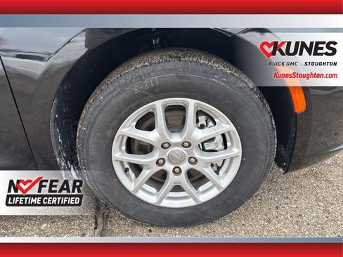 Used 2025 Chrysler Pacifica Select image 15