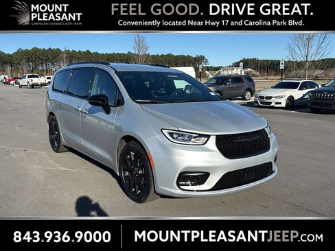 New 2026 Chrysler Pacifica Select w/ S Appearance Package image 1