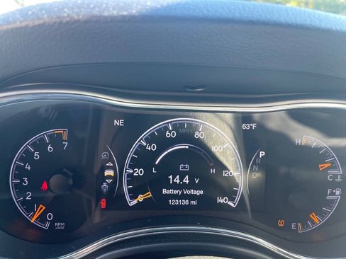 Used 2021 Jeep Grand Cherokee Laredo X AWD/4WD image 19