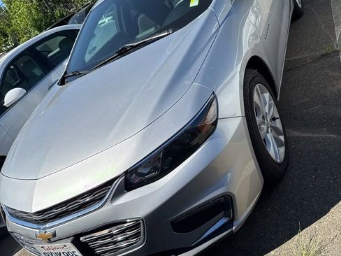 Used 2018 Chevrolet Malibu LT image 1