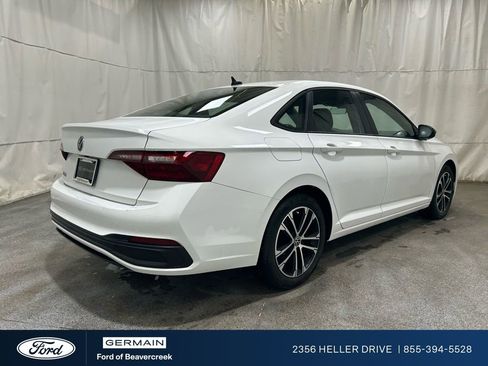 Used 2022 Volkswagen Jetta Sport image 8
