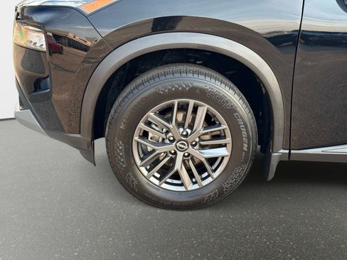 Used 2023 Nissan Rogue S image 11