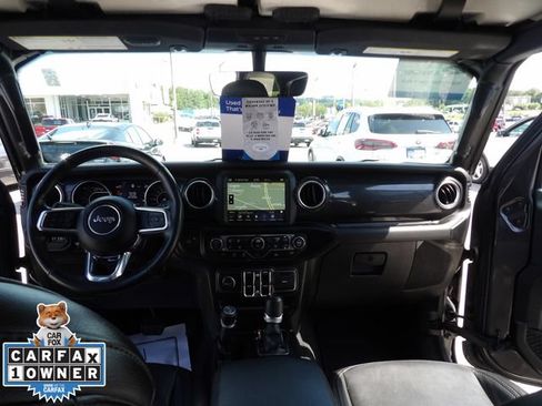 Used 2022 Jeep Wrangler Unlimited Sahara AWD/4WD image 17