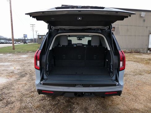 New 2025 Ford Expedition Active image 16