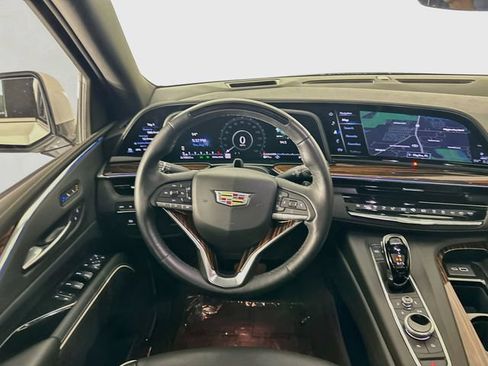 Used 2024 Cadillac Escalade Premium Luxury AWD/4WD image 23