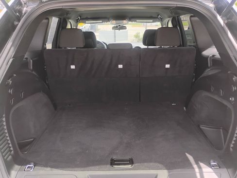 Used 2021 Jeep Grand Cherokee Laredo RWD image 7