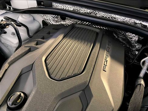 New 2026 Porsche Macan image 22