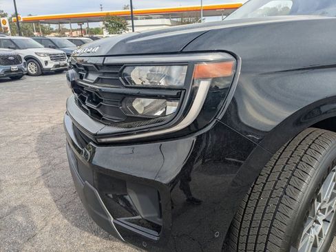 Certified 2025 Ford Expedition Active RWD image 5