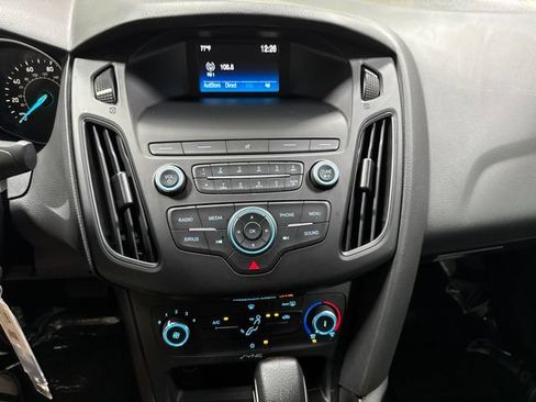 Used 2018 Ford Focus SE FWD image 16