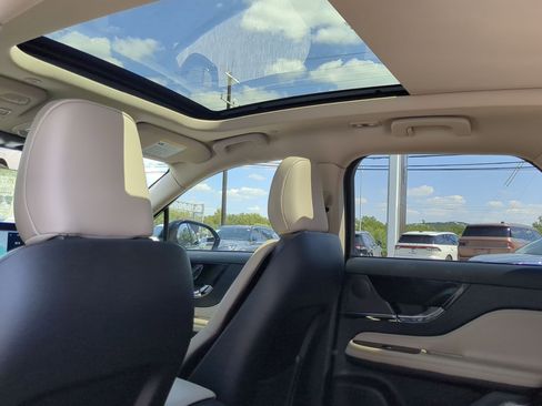 New 2026 Lincoln Corsair Premiere image 21