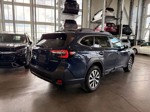 Used 2024 Subaru Outback Premium AWD/4WD image 3